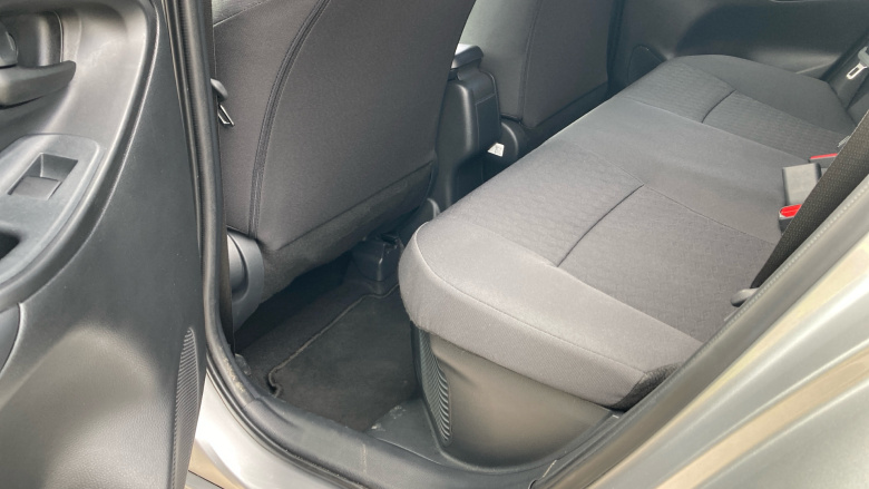 Toyota Yaris 1.5 Hybrid Design 5dr CVT Hybrid Hatchback